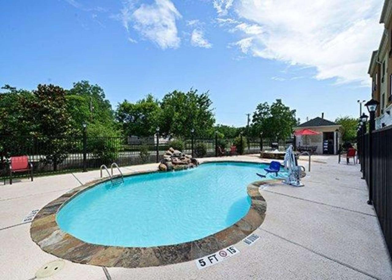 Comfort Suites Bay City Exterior photo